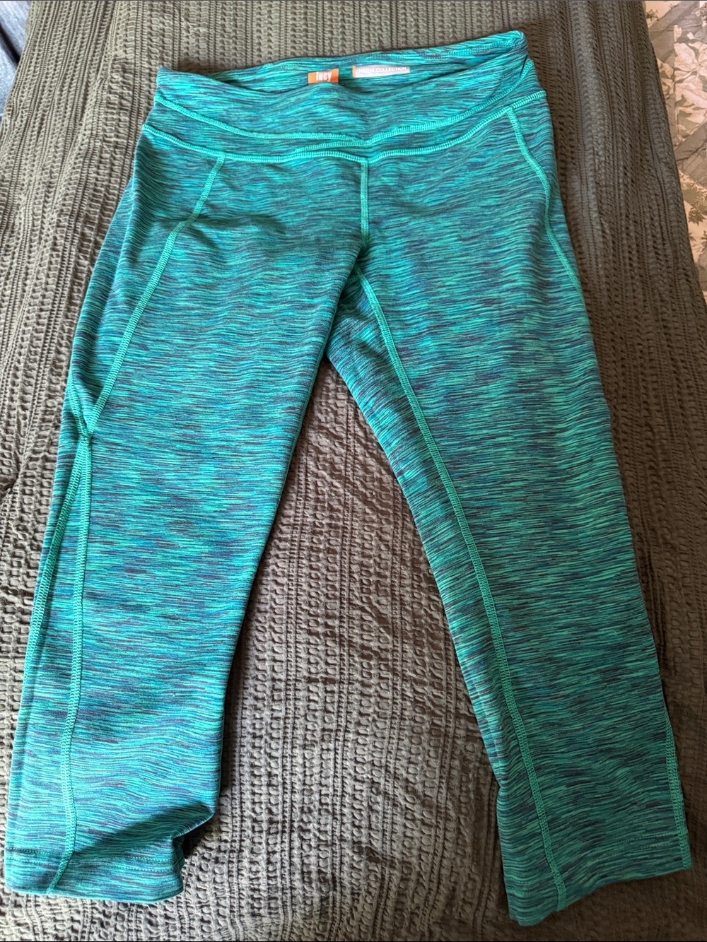 Lucy Women’s Teal Space-Dyed Capri Leggings